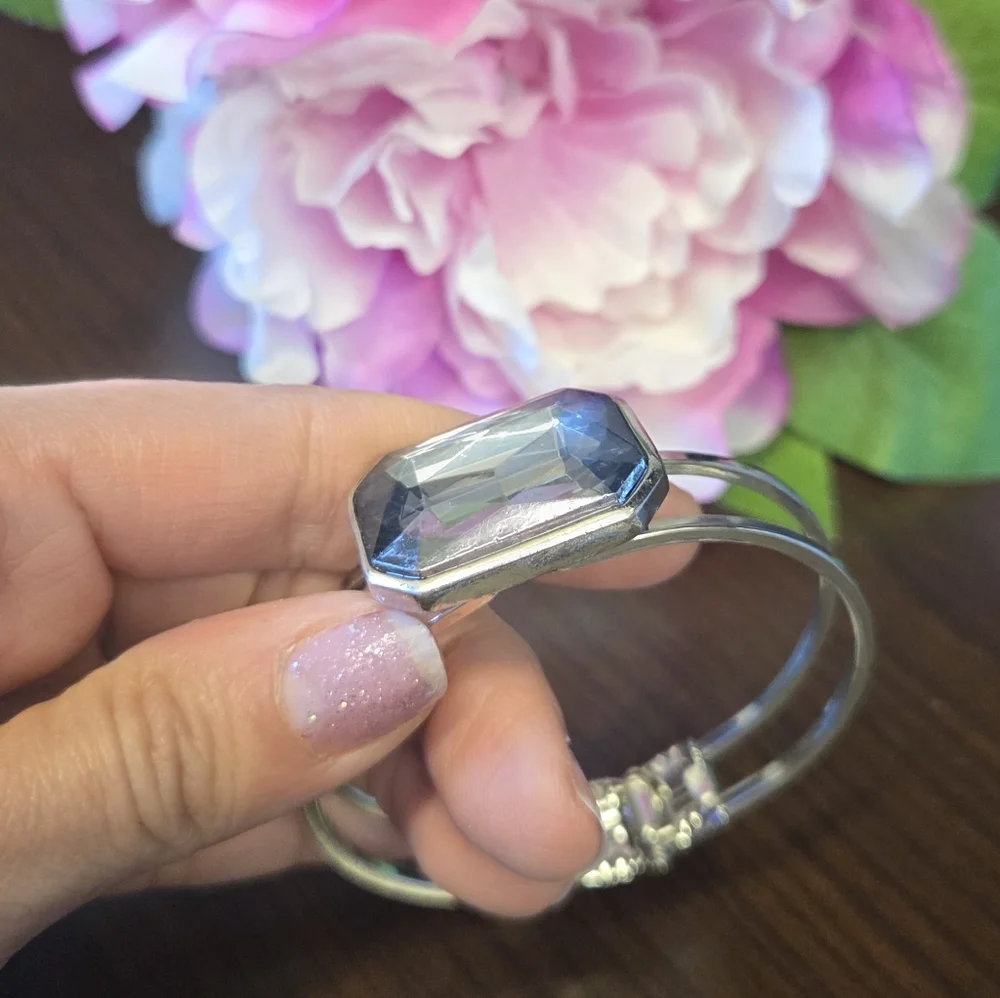 Silver Pearl Cluster Jewelry Set - Picture 4 of 6